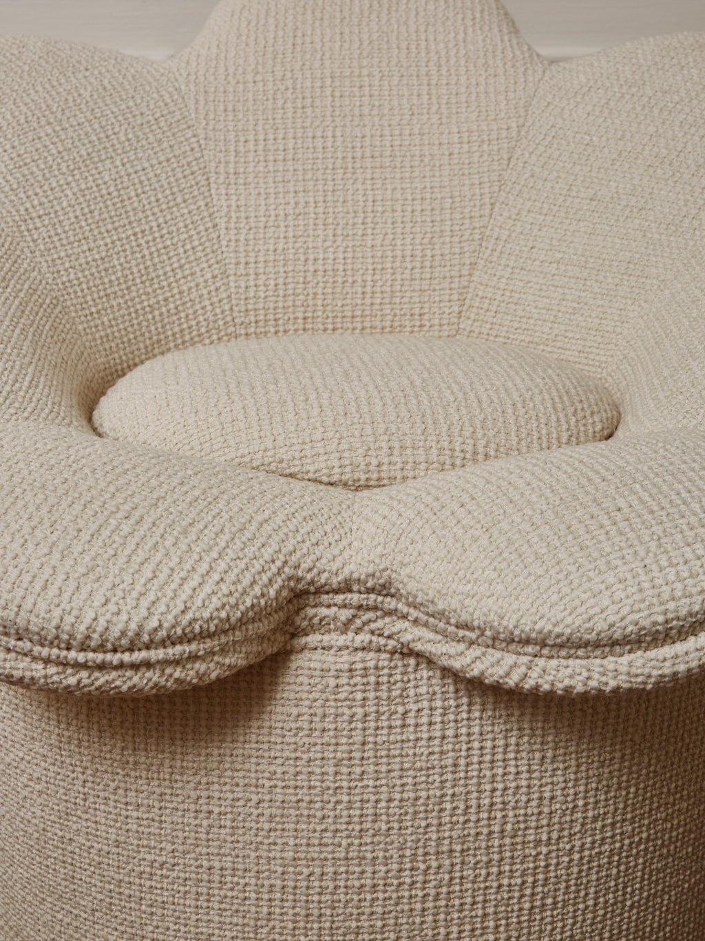 https://a.1stdibscdn.com/contemporary-flowers-armchairs-for-sale-picture-6/f_9680/f_390551321711706764094/M242_FPA023_008_43_master.jpg