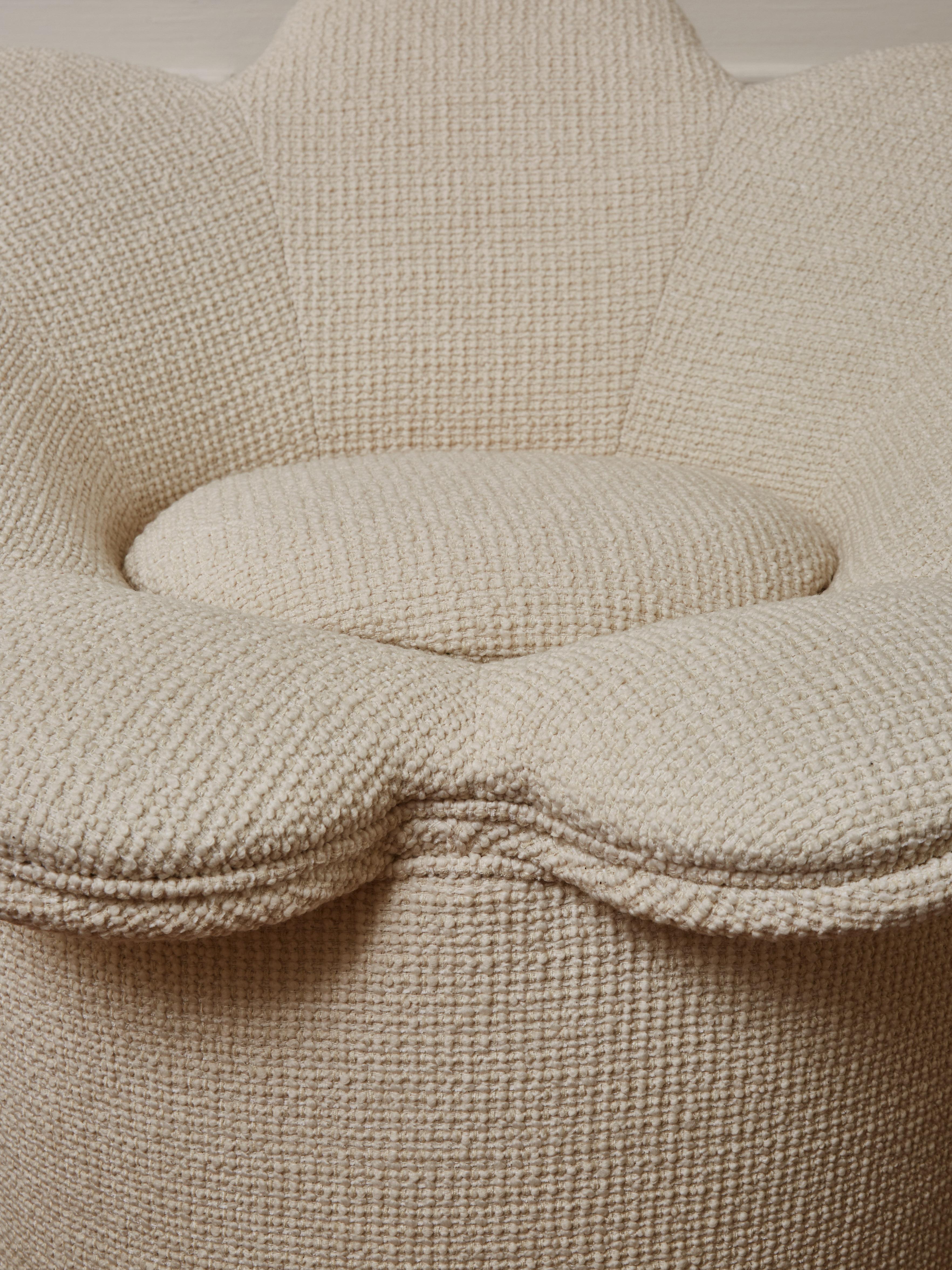 https://a.1stdibscdn.com/contemporary-flowers-armchairs-for-sale-picture-6/f_9680/f_390551321711706764094/M242_FPA023_008_43_master.jpg