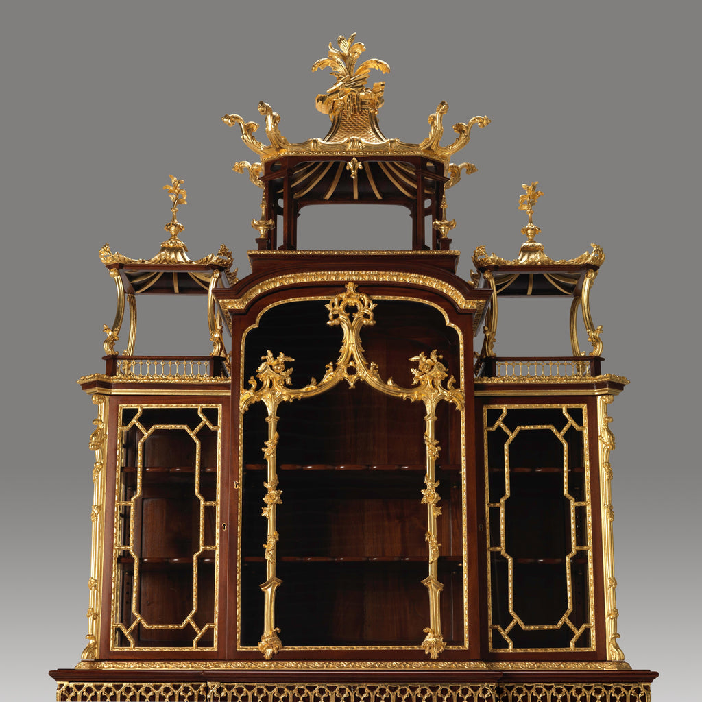 https://a.1stdibscdn.com/kenure-cabinet-for-sale-picture-3/f_17242/f_487652121770828410389/M286_Gilt_Finsh_Close_Up_Medium_Quality_master.jpg