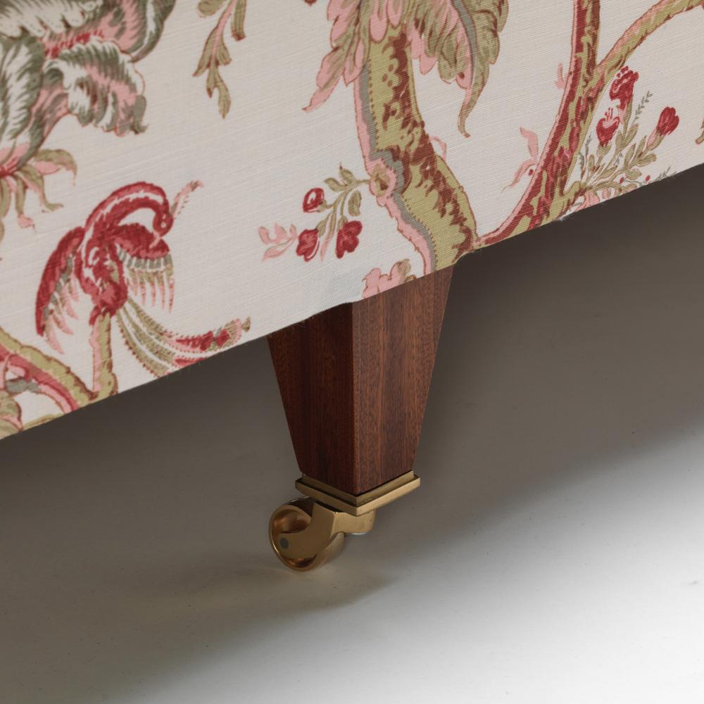 https://a.1stdibscdn.com/dorset-sofa-for-sale-picture-2/f_17242/f_486549721770205467609/M329_Close_Up_A_master.jpg