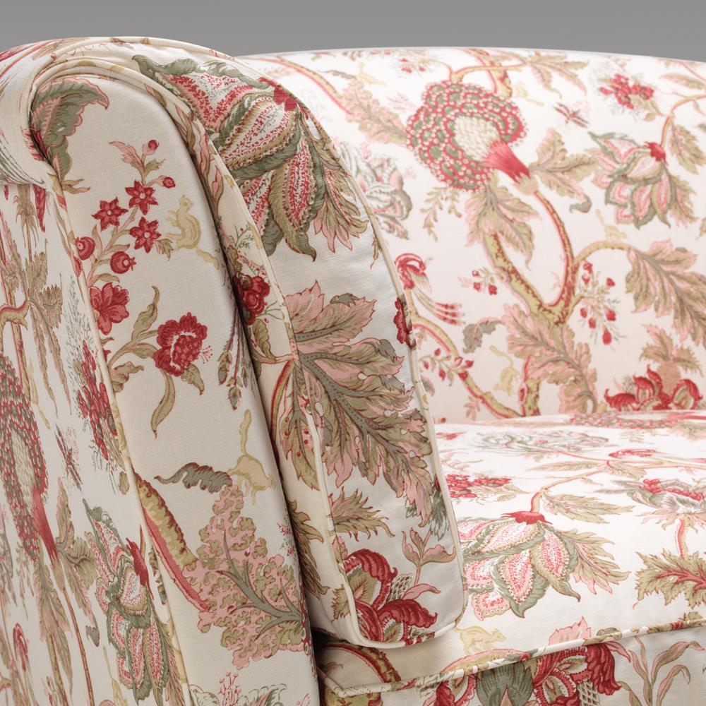 https://a.1stdibscdn.com/dorset-sofa-for-sale-picture-3/f_17242/f_486549721770205467936/M329_Close_Up_B_master.jpg