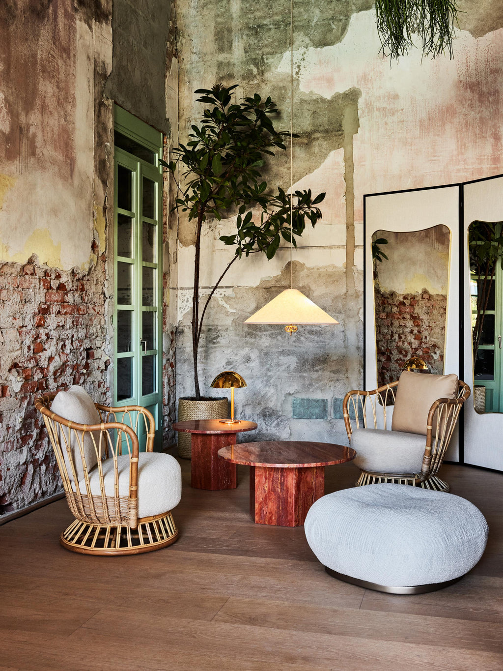 https://a.1stdibscdn.com/pierre-paulin-pacha-upholstered-ottoman-with-pearl-base-for-gubi-for-sale-picture-7/f_14472/f_460514221753719370841/M3580_Pacha_Ottoman_GUBI_MILAN_23_0657_Pacha_Ottoman_by_Pierre_Paulin_SUNROOM_Wintergarden_master.jpg