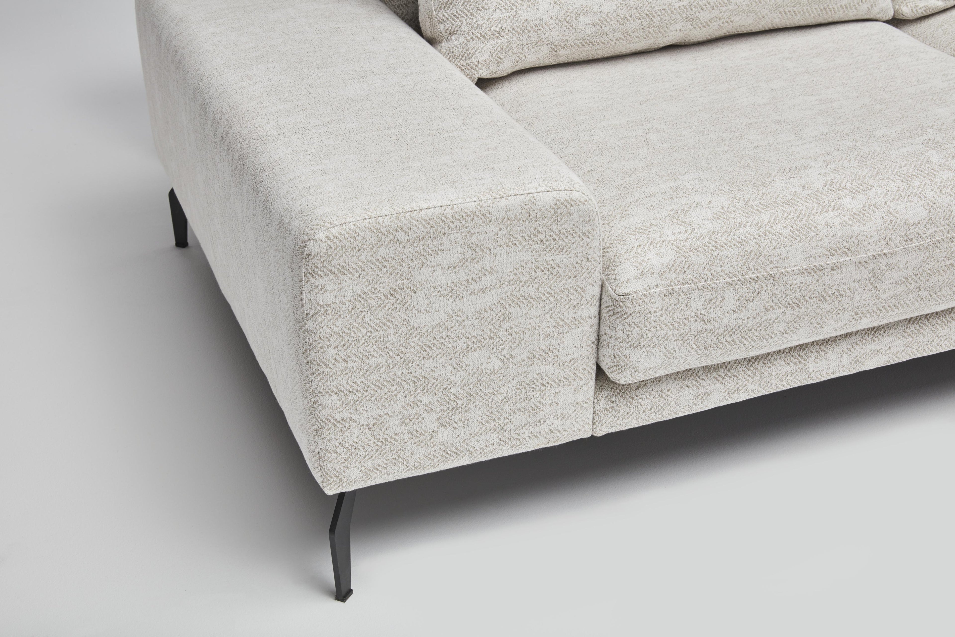 https://a.1stdibscdn.com/bizzarto-manhattan-modular-sofa-with-feather-fillings-for-sale-picture-8/f_104642/f_454106321749646473918/MANHATTAN_low_wide_side2_master.jpg
