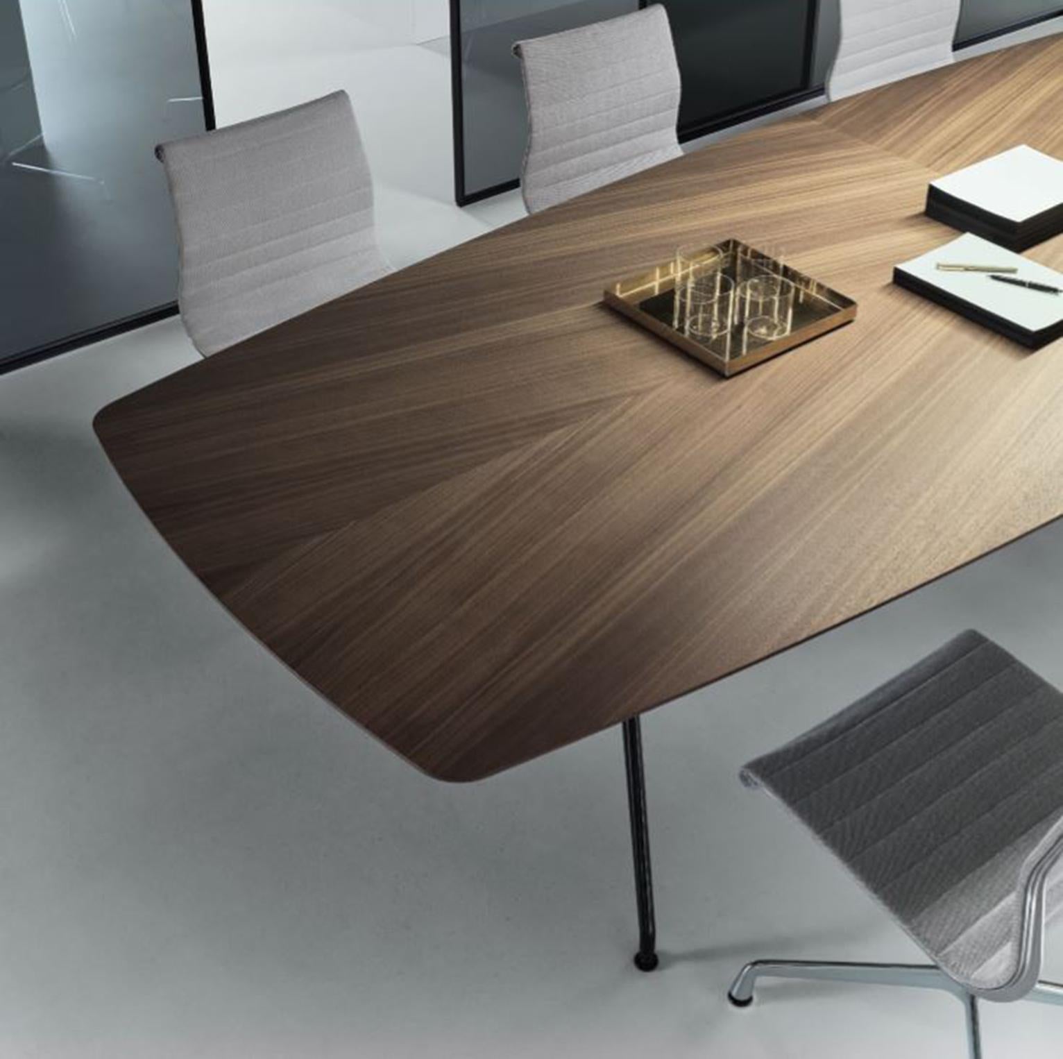 https://a.1stdibscdn.com/italian-boat-shaped-dining-table-in-walnut-wood-for-sale-picture-3/f_27783/f_196255321593110748754/MANTA_BOAT_SHAPED_IMAGE_4_master.JPG