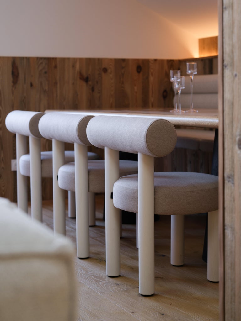 https://a.1stdibscdn.com/minimalist-dining-chair-gropius-cs1-by-noom-wool-ash-legs-turquoise-for-sale-picture-8/f_42321/f_310503721774012942395/MARIONBUTETSTUDIO_15_master.jpg?width=768