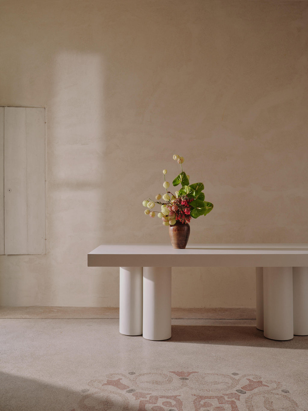 https://a.1stdibscdn.com/bellini-microcement-dining-table-by-marlot-baus-for-sale-picture-4/f_106442/f_471332421761057145962/MARLOTBAUS2582_master.jpg