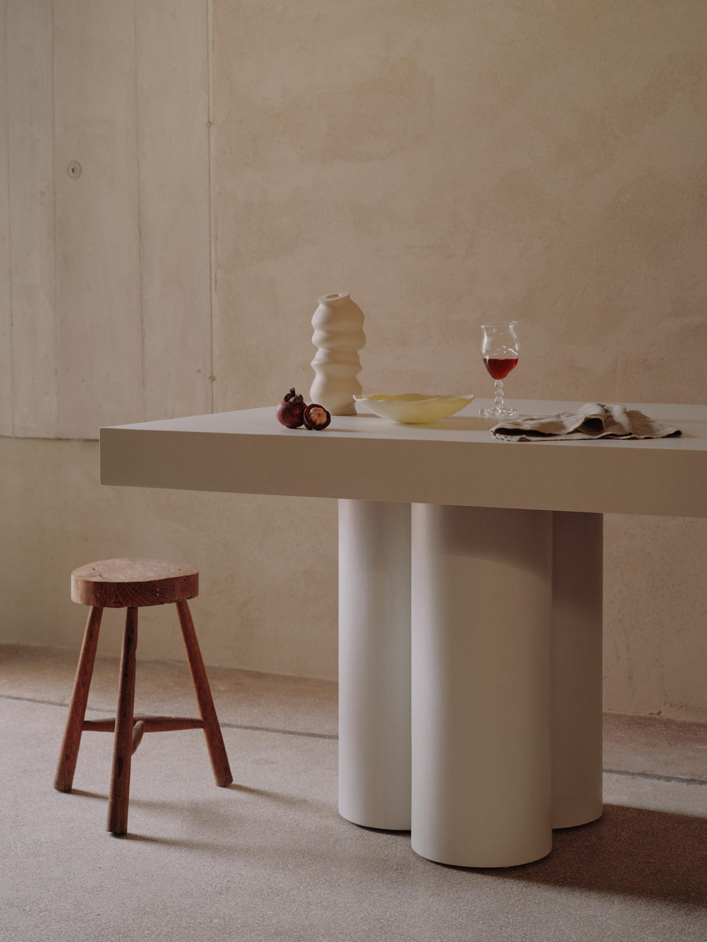 https://a.1stdibscdn.com/bellini-microcement-dining-table-by-marlot-baus-for-sale-picture-2/f_106442/f_471332421761057111418/MARLOTBAUS2593_master.jpg