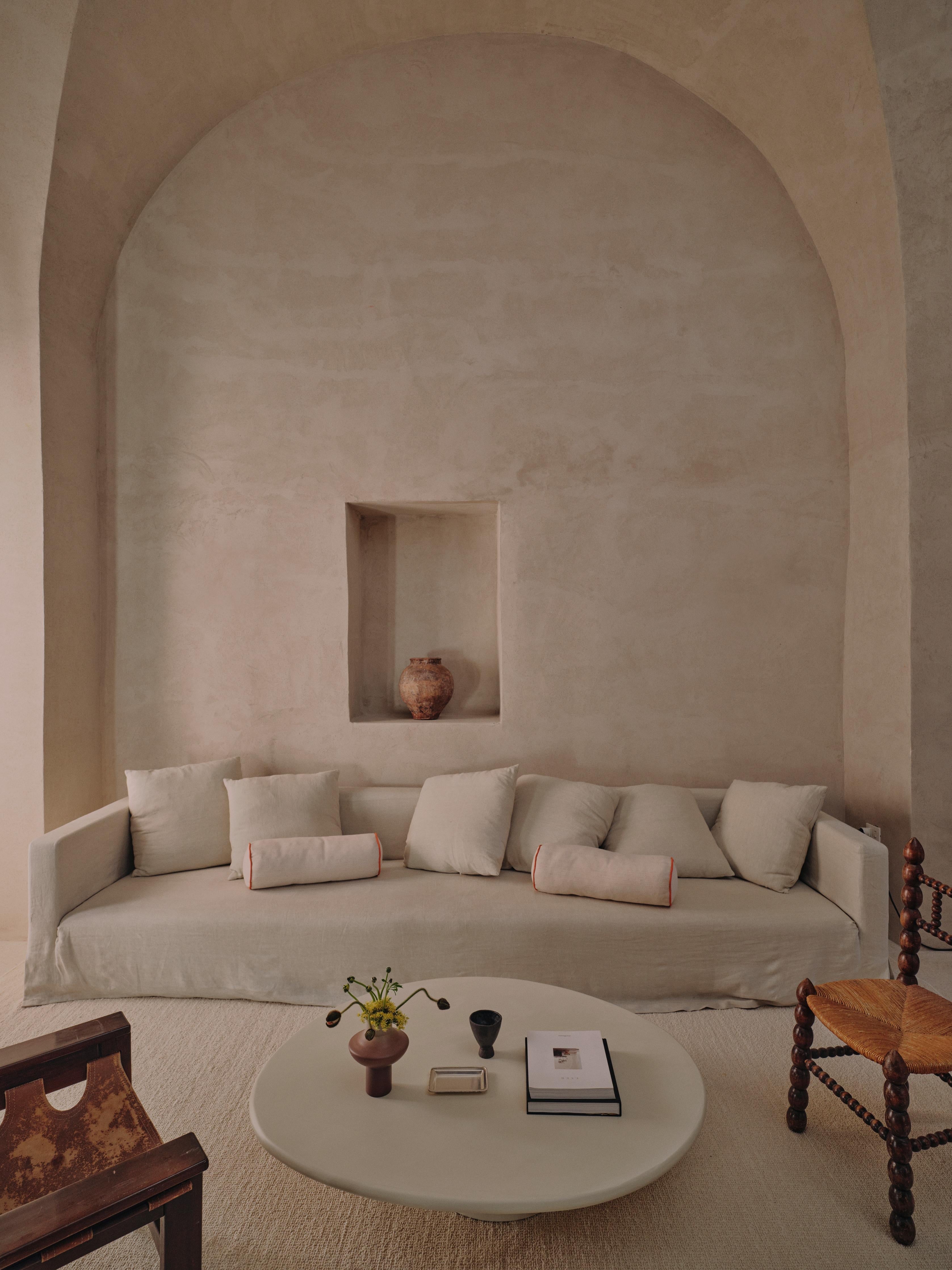 https://a.1stdibscdn.com/cinzia-microcement-coffee-table-by-marlot-baus-for-sale-picture-6/f_106442/f_471358021761064822926/MARLOTBAUS2645_master.jpg