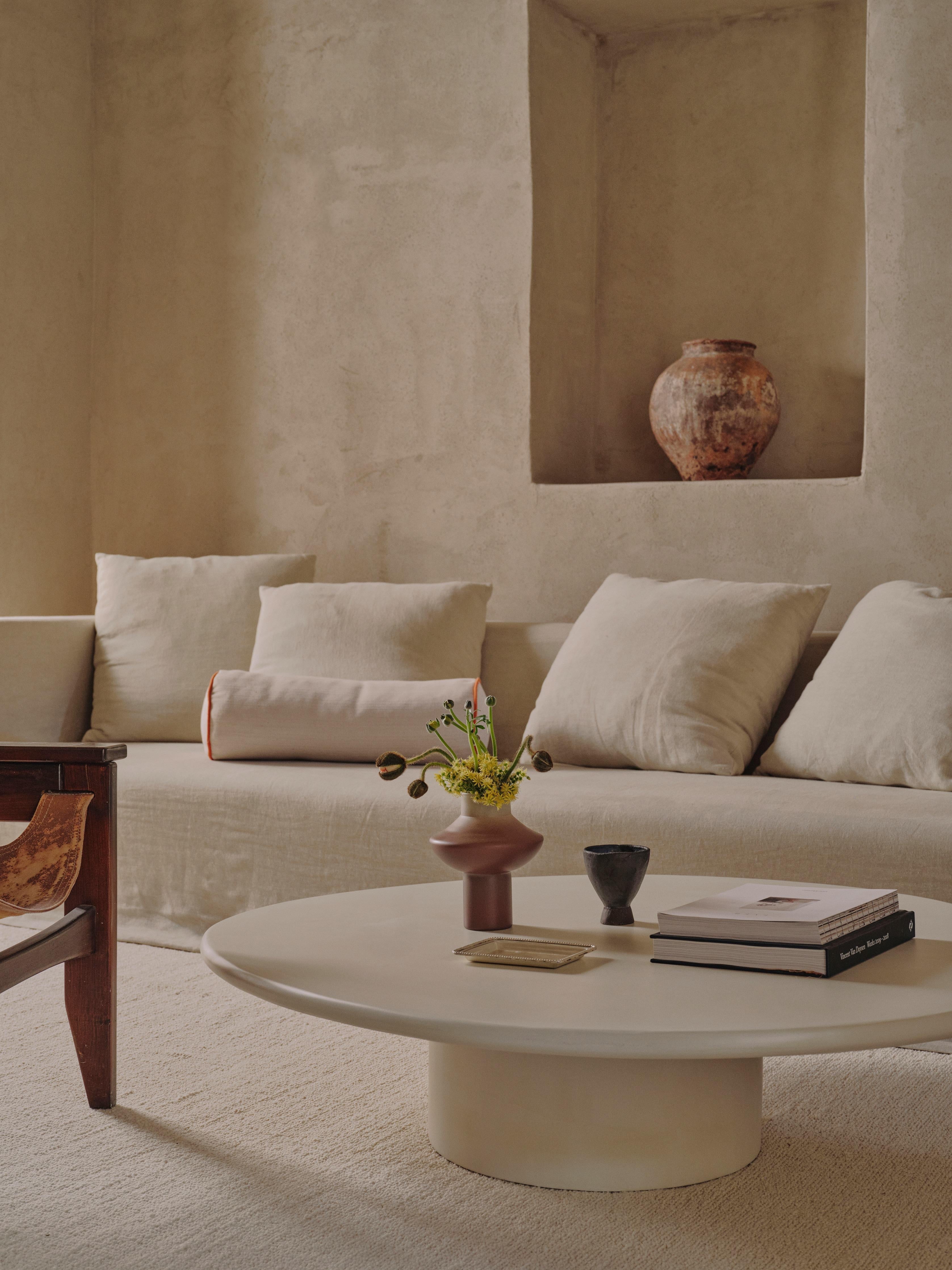https://a.1stdibscdn.com/cinzia-microcement-coffee-table-by-marlot-baus-for-sale-picture-3/f_106442/f_471358021761064784962/MARLOTBAUS2662_1939537d_2d7c_4318_83b9_d9485c63f215_master.jpg