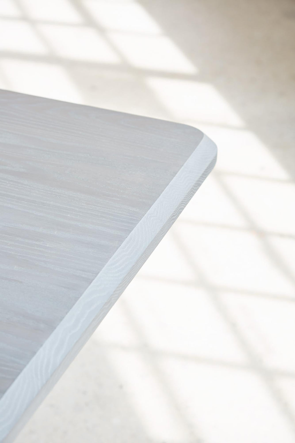 https://a.1stdibscdn.com/handcrafted-greige-oak-geomorph-dining-table-96l-mary-ratcliffe-studio-for-sale-picture-2/f_77712/f_349213621687559579156/MARY_RATCLIFFE_MAY_8TH_20230087_Web_master.jpg