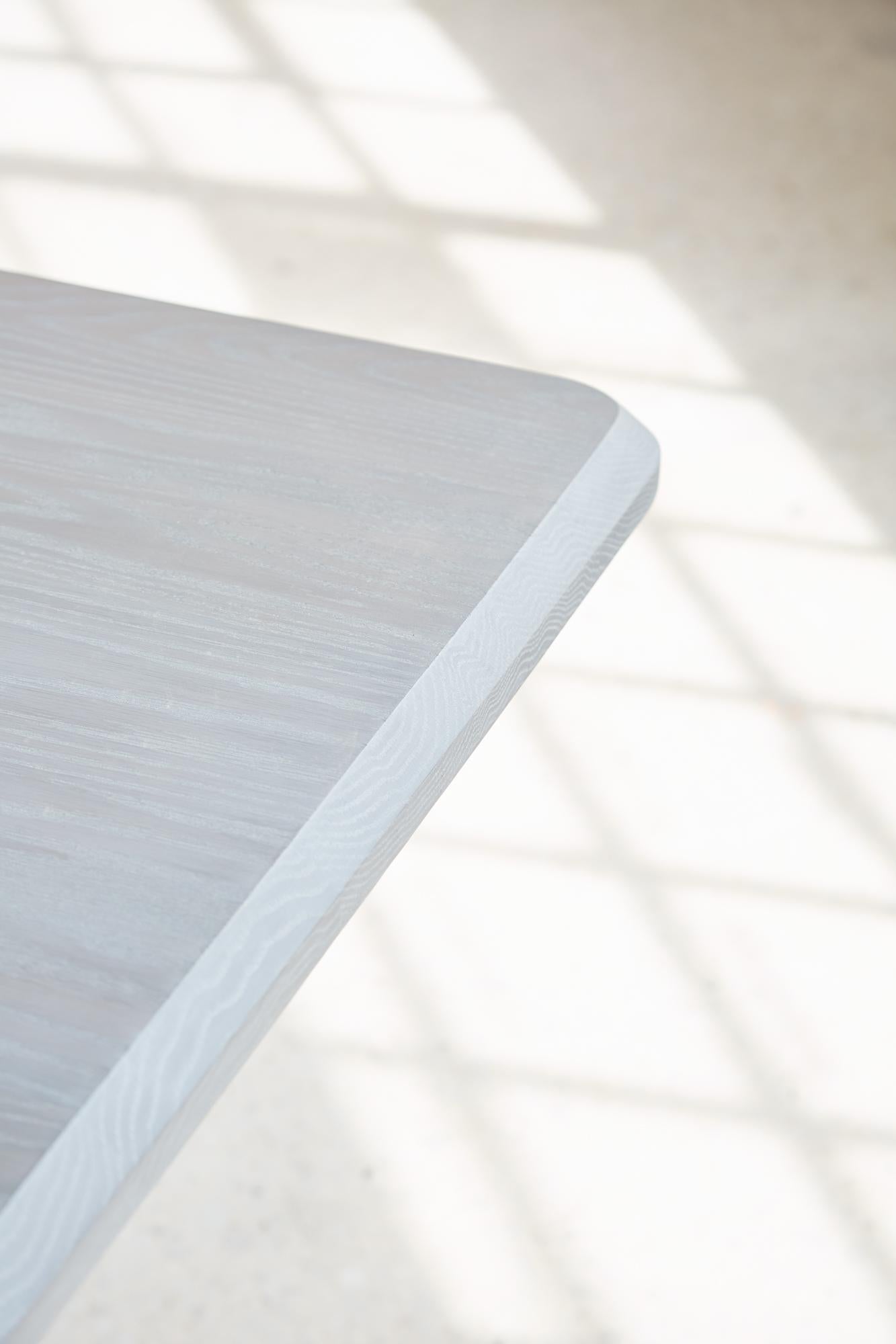 https://a.1stdibscdn.com/handcrafted-greige-oak-geomorph-dining-table-96l-mary-ratcliffe-studio-for-sale-picture-2/f_77712/f_349213621687559579156/MARY_RATCLIFFE_MAY_8TH_20230087_Web_master.jpg