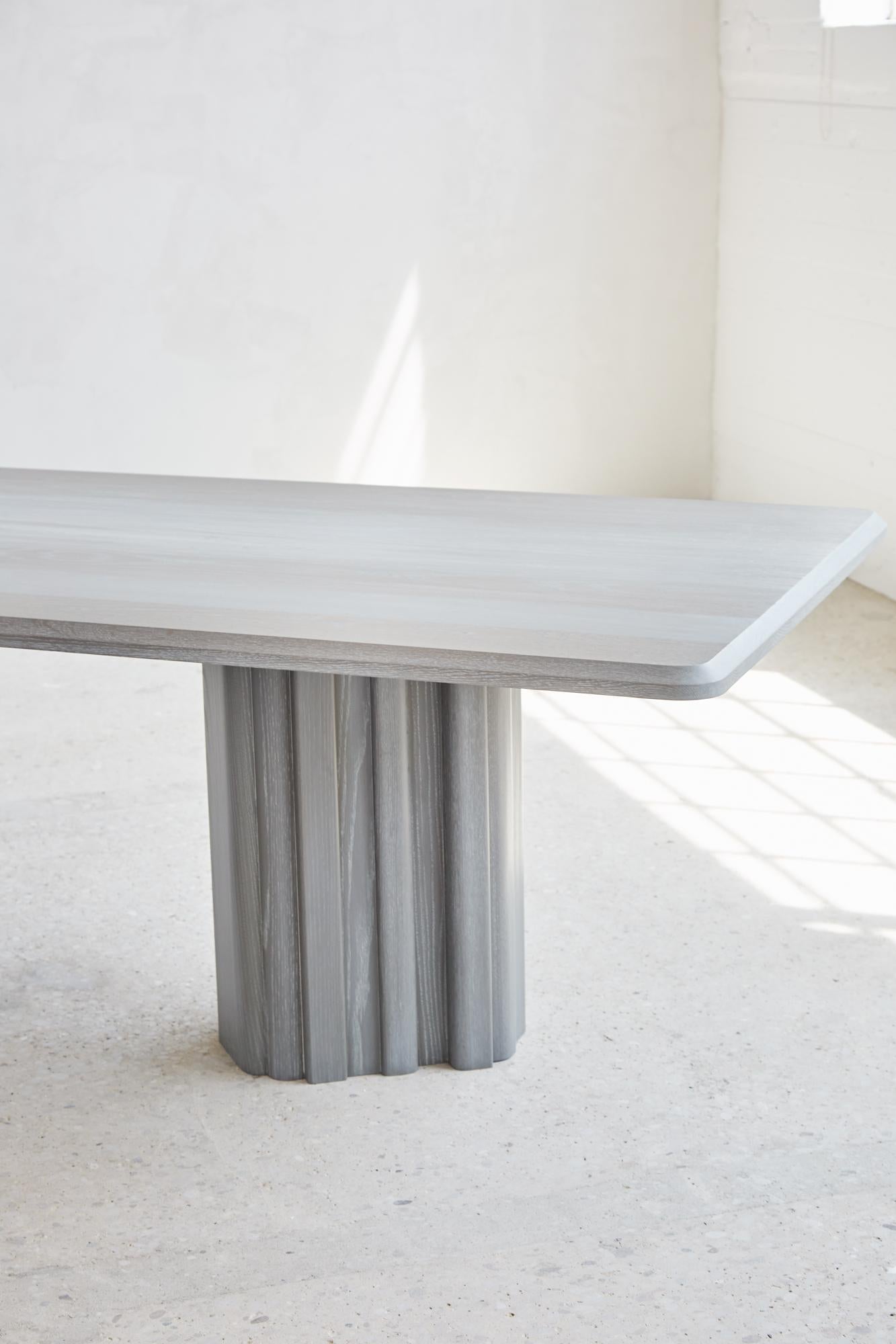 https://a.1stdibscdn.com/handcrafted-greige-oak-geomorph-dining-table-96l-mary-ratcliffe-studio-for-sale-picture-3/f_77712/f_349213621687559579169/MARY_RATCLIFFE_MAY_8TH_20230146_Web_master.jpg