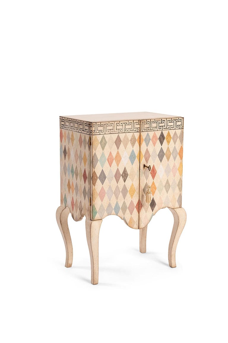 https://a.1stdibscdn.com/18th-century-hand-painted-venetian-style-harlequin-inspired-brenta-nightstand-for-sale-picture-3/f_57702/f_309011021684329460403/MAU02306_master.jpg?width=768