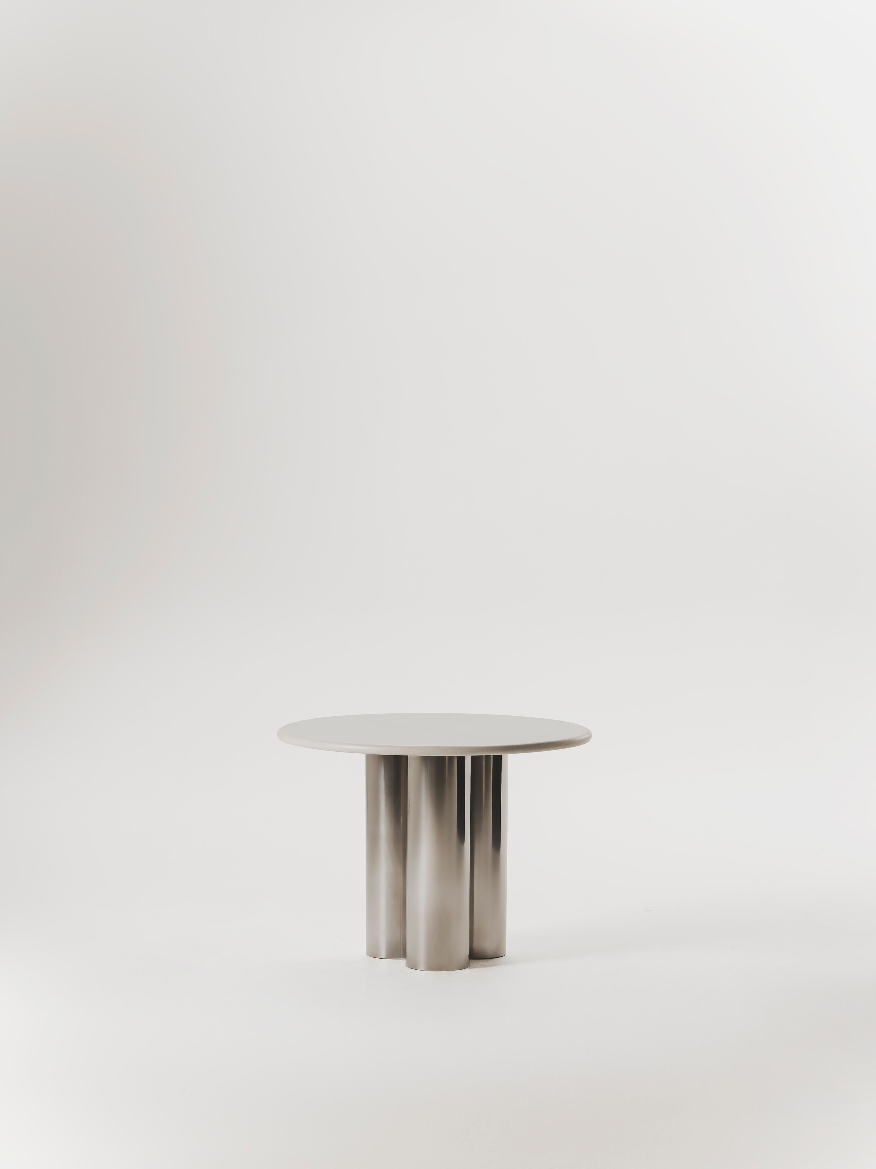 https://a.1stdibscdn.com/vicca-dining-table-in-microcement-and-stainless-steel-by-marlot-baus-for-sale-picture-2/f_106442/f_475113321763045446287/MB_3316_f02bdcd7_814a_4183_a595_3f180036f441_master.jpg