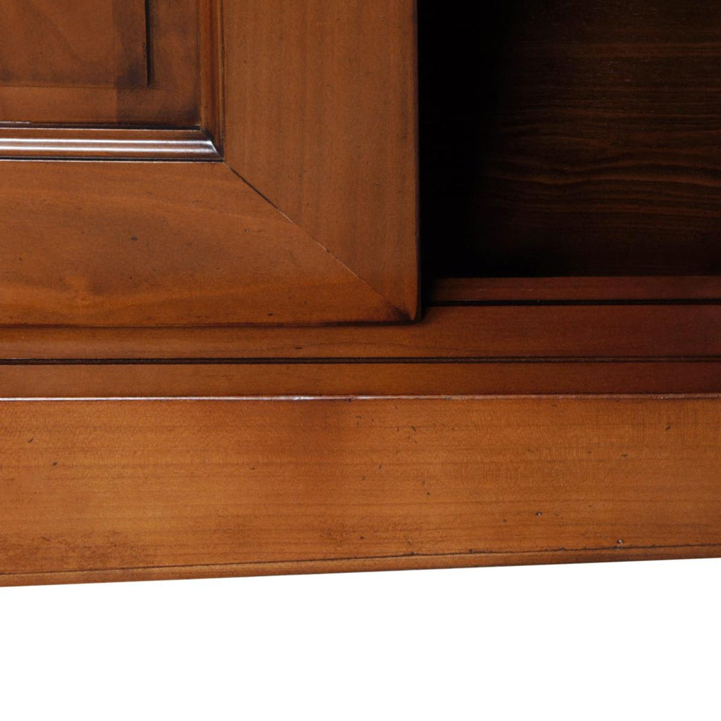 https://a.1stdibscdn.com/french-2-sliding-door-armoire-in-solid-cherry-classical-directoire-style-for-sale-picture-11/f_57342/f_311760521667731896206/MEL_4101MDRO_Armoire_2_portes_coulissantes_merisier_D_cannelures_rouges_d_tail_pi_tement_face_master.jpeg