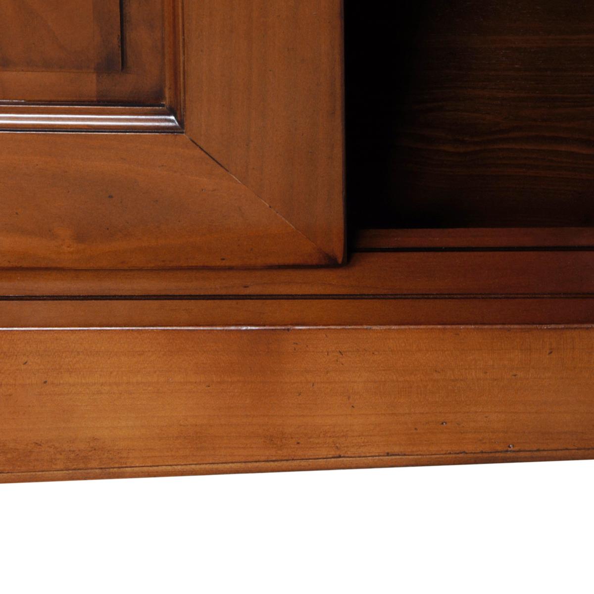https://a.1stdibscdn.com/french-2-sliding-door-armoire-in-solid-cherry-classical-directoire-style-for-sale-picture-11/f_57342/f_311760521667731896206/MEL_4101MDRO_Armoire_2_portes_coulissantes_merisier_D_cannelures_rouges_d_tail_pi_tement_face_master.jpeg