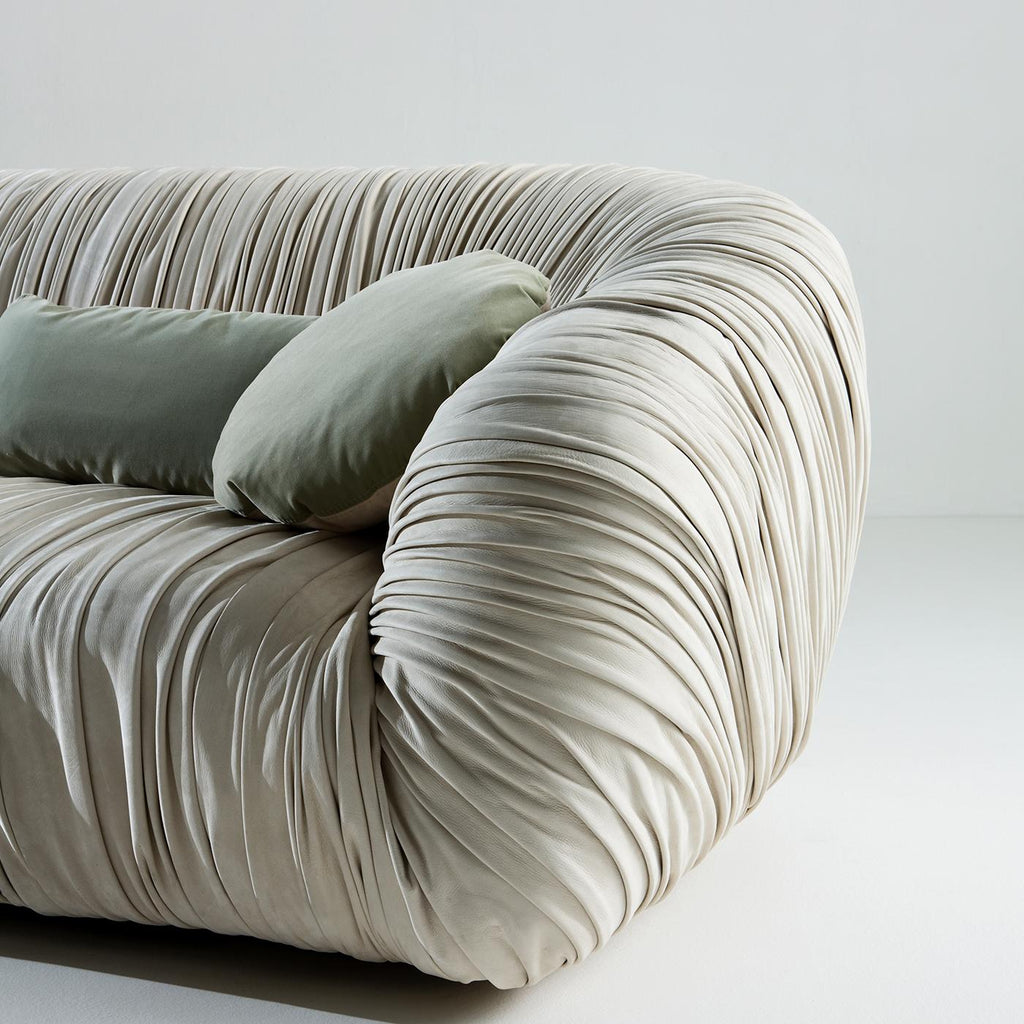 https://a.1stdibscdn.com/drape-sofa-for-sale-picture-3/f_17062/f_183432021584454287429/MEROCO_066_D20190129_9778_igneco_master.jpg