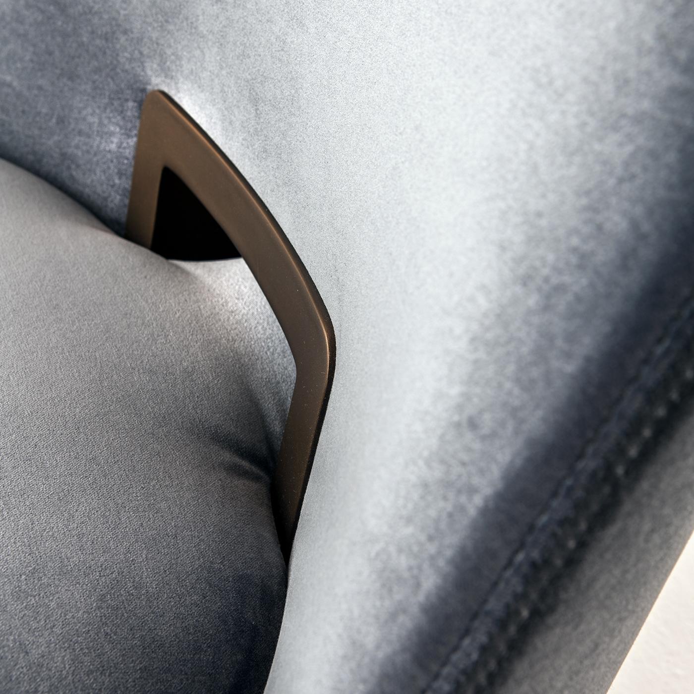 https://a.1stdibscdn.com/margaret-armchair-by-cesare-arosio-for-sale-picture-3/22569652/f_216147421606740465813/MEROCO_124_B20200320_44_1if7pv6_master.jpg