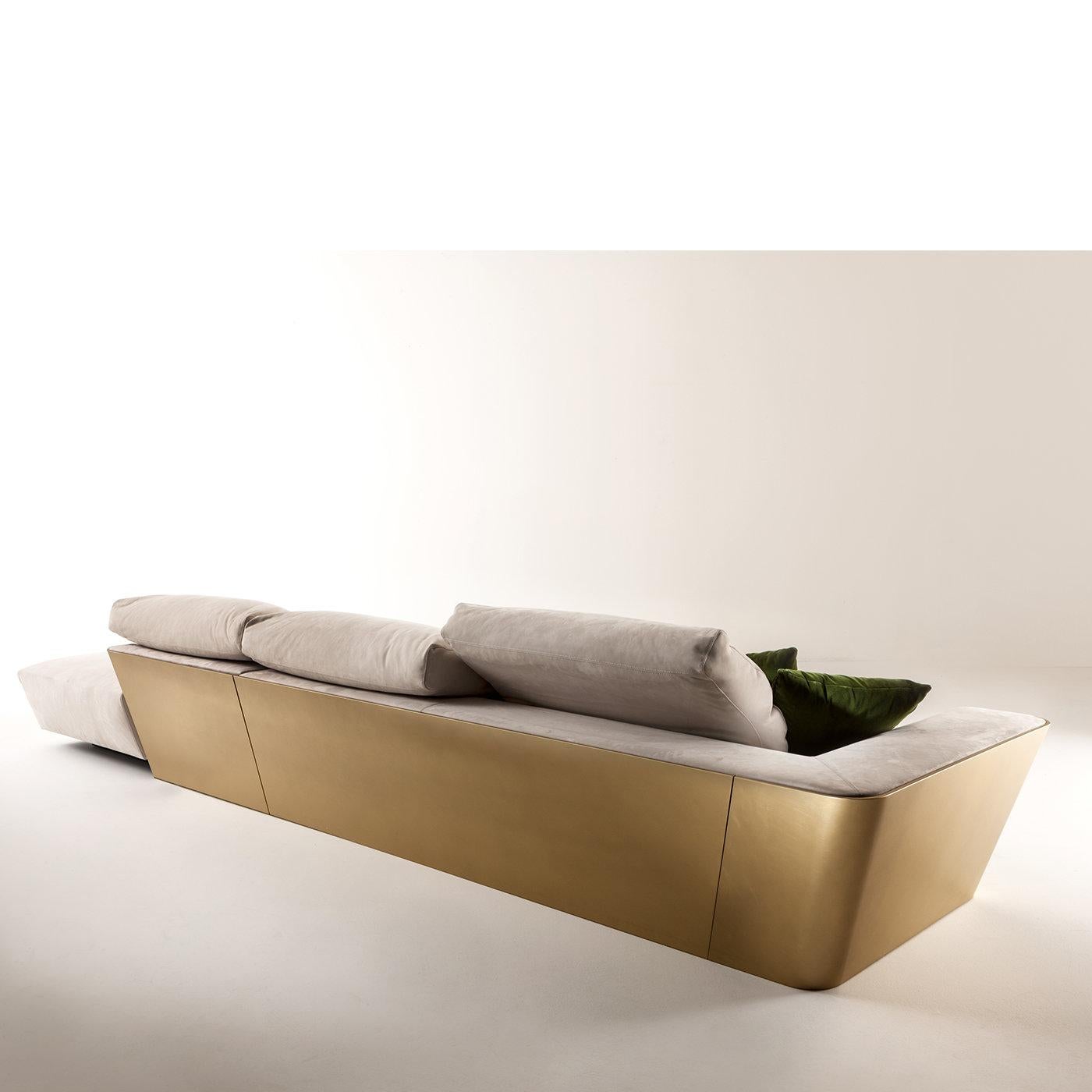 https://a.1stdibscdn.com/metropol-sofa-by-cesare-arosio-for-sale-picture-4/f_17062/f_216141621637148054276/MEROCO_131_D20200320_44_132knhm_master.jpg