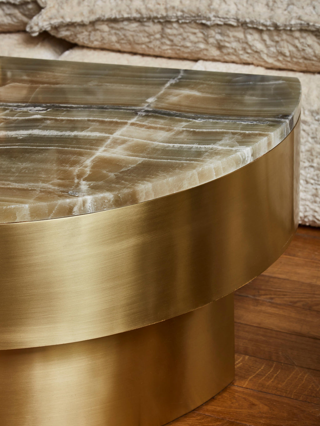 https://a.1stdibscdn.com/wave-coffee-table-by-studio-glustin-for-sale-picture-7/f_9680/f_322515321673874883816/MF01_M007_HTS023_002_174_master.jpg