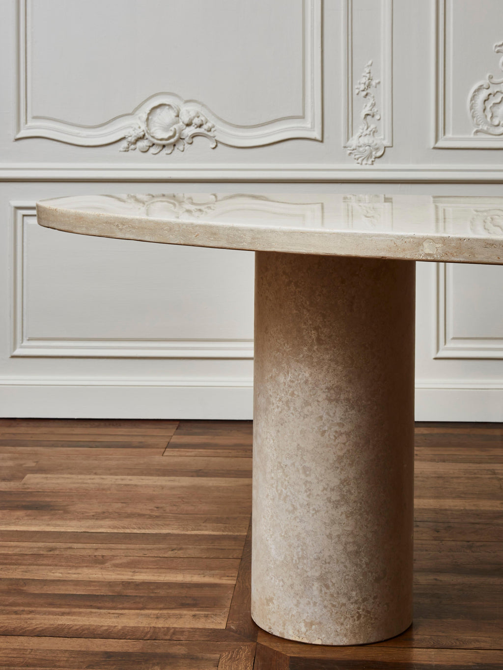 https://a.1stdibscdn.com/dining-table-in-travertine-stone-by-studio-glustin-for-sale-picture-4/f_9680/f_339466221682248609336/MF01_M007_HTS023_002_2_master.jpg