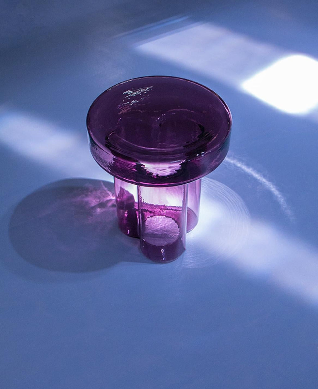 https://a.1stdibscdn.com/soda-blown-murano-glass-high-coffee-table-in-petrol-by-yiannis-ghikas-for-sale-picture-10/f_16392/f_342105421683674818768/MF_Soda_coffee_table_6_master.jpg