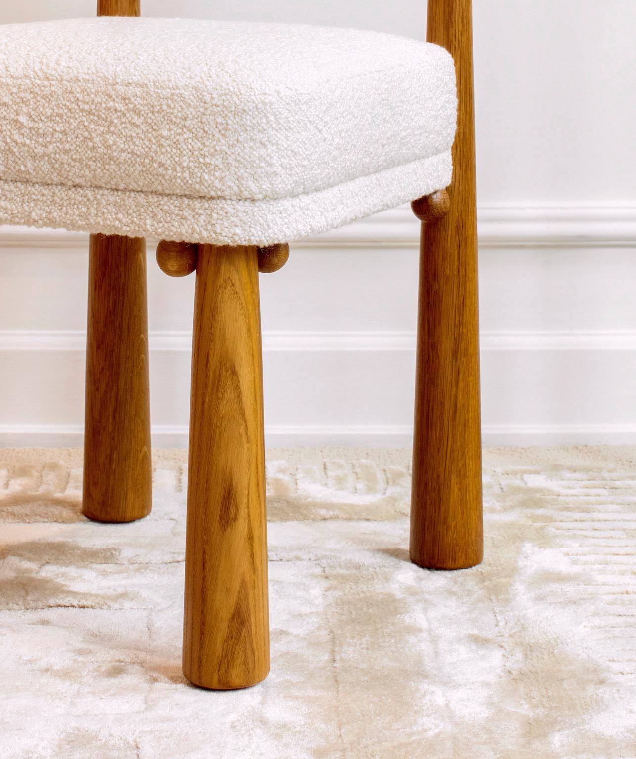 https://a.1stdibscdn.com/sculpted-oak-chair-by-laura-gonzalez-for-sale-picture-3/f_53112/f_216715121607088729770/_MG_0736_master.jpg
