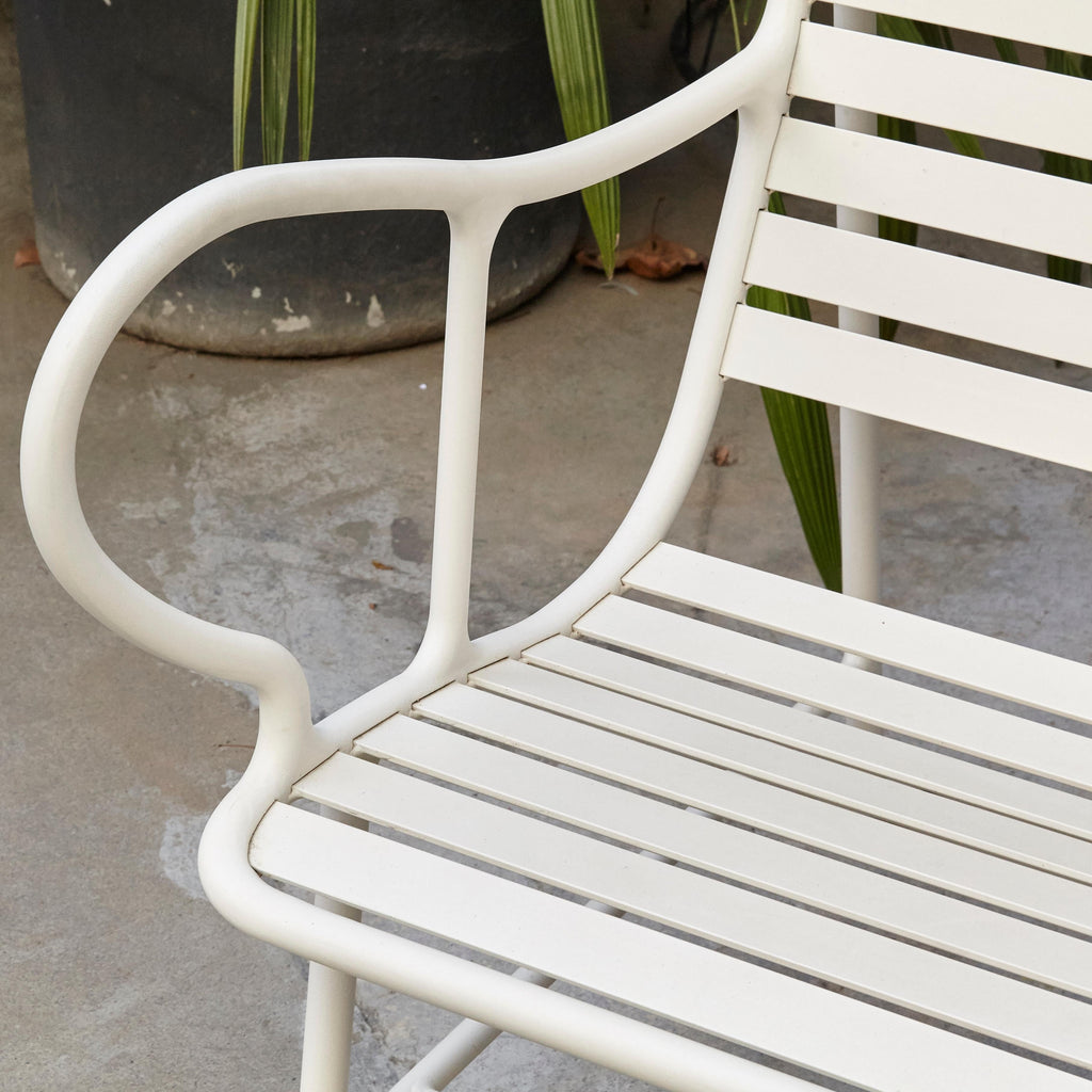 https://a.1stdibscdn.com/jaime-hayon-contemporary-white-gardenias-outdoor-armchair-with-pergola-for-sale-picture-6/f_14272/f_312315821667990942144/_MG_1366_master.jpg