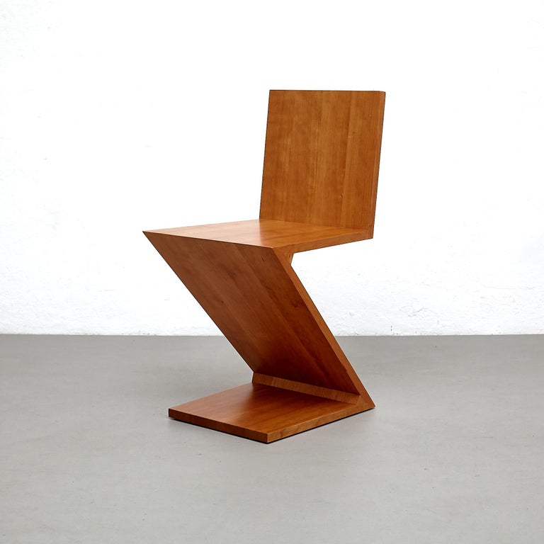 https://a.1stdibscdn.com/gerrit-thomas-rietveld-zig-zag-chair-by-cassina-for-sale-picture-2/f_14272/f_343535321684487657517/_MG_2331_master.jpg?width=768