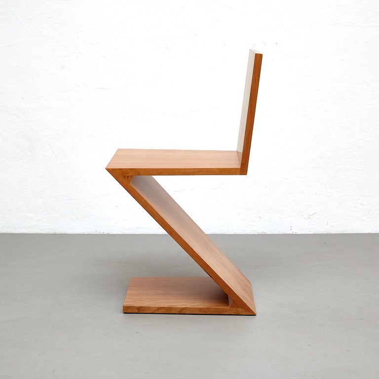 https://a.1stdibscdn.com/gerrit-thomas-rietveld-zig-zag-chair-by-cassina-for-sale-picture-3/f_14272/f_343535321684487657732/_MG_2332_master.jpg?width=768