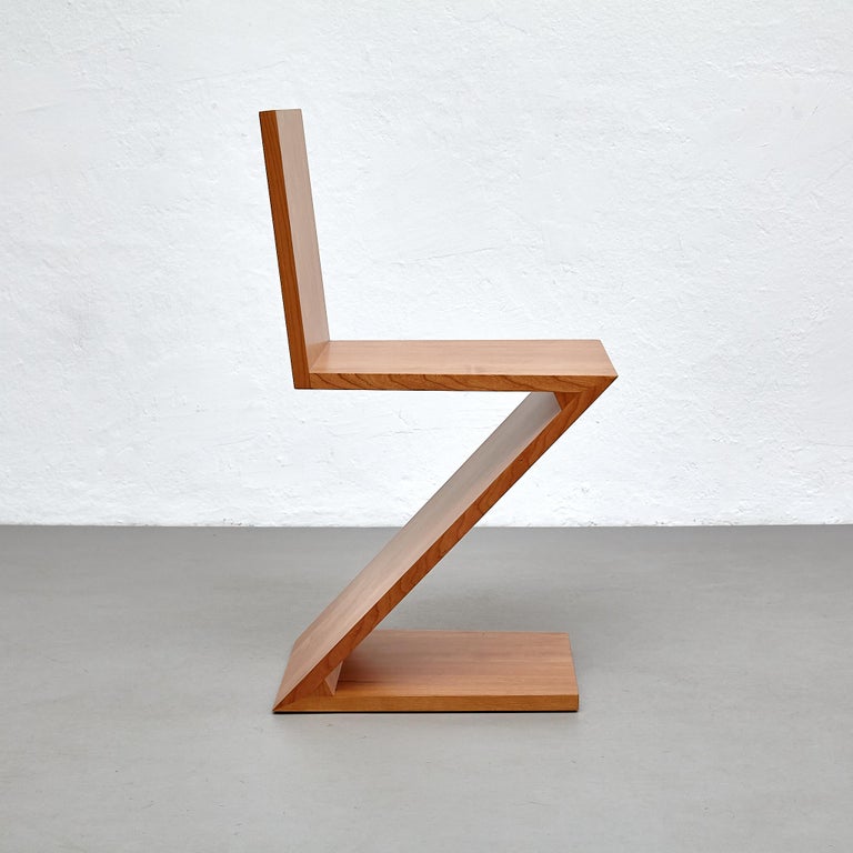 https://a.1stdibscdn.com/gerrit-thomas-rietveld-zig-zag-chair-by-cassina-for-sale-picture-6/f_14272/f_343535321684487659969/_MG_2336_master.jpg?width=768