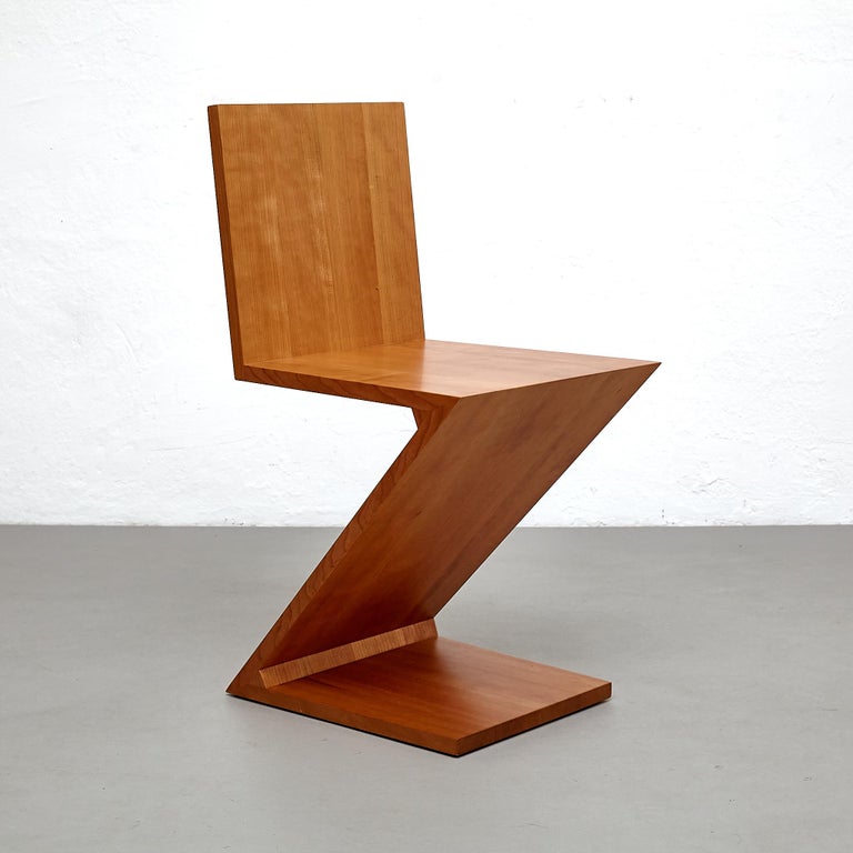 https://a.1stdibscdn.com/gerrit-thomas-rietveld-zig-zag-chair-by-cassina-for-sale-picture-8/f_14272/f_343535321684487657664/_MG_2338_master.jpg?width=768