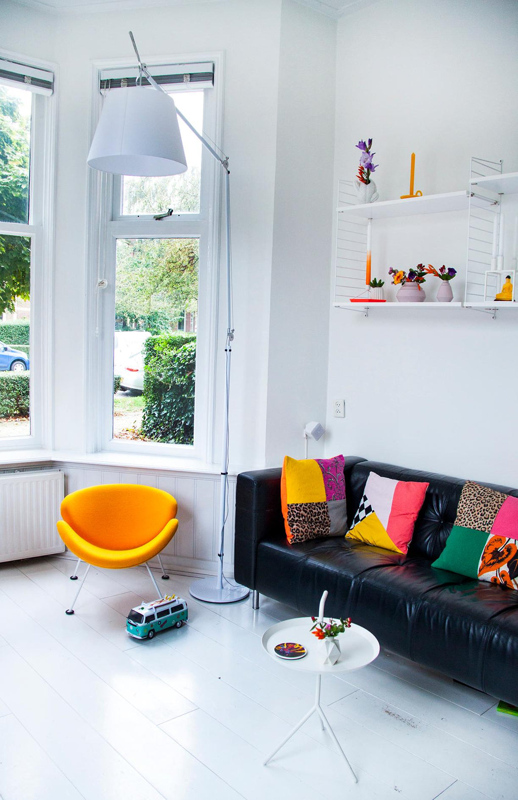 https://a.1stdibscdn.com/customizable-artifort-orange-slice-junior-chair-by-pierre-paulin-for-sale-picture-3/f_44642/f_142627011671552991342/_MG_2374_BW_Klein_master.jpg