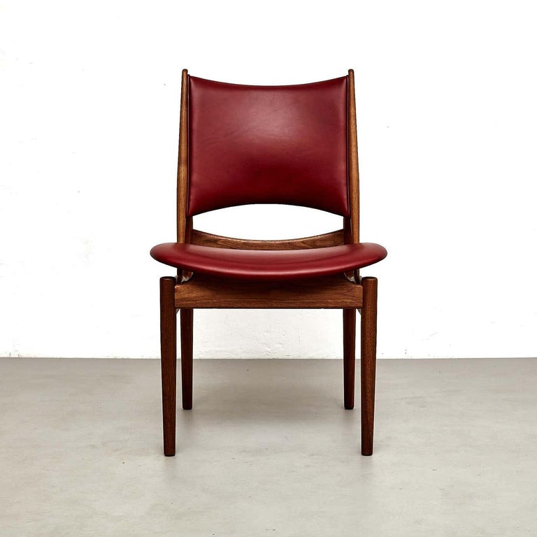 https://a.1stdibscdn.com/set-of-10-finn-juhl-egyptian-chair-in-walnut-wood-and-dark-red-leather-for-sale-picture-3/f_14272/f_469773821760011605599/_MG_2773_master_master.jpg?width=768