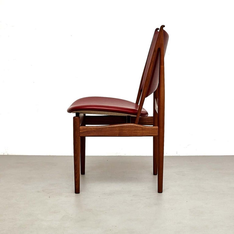 https://a.1stdibscdn.com/set-of-10-finn-juhl-egyptian-chair-in-walnut-wood-and-dark-red-leather-for-sale-picture-2/f_14272/f_469773821760011605615/_MG_2775_master_master.jpg?width=768