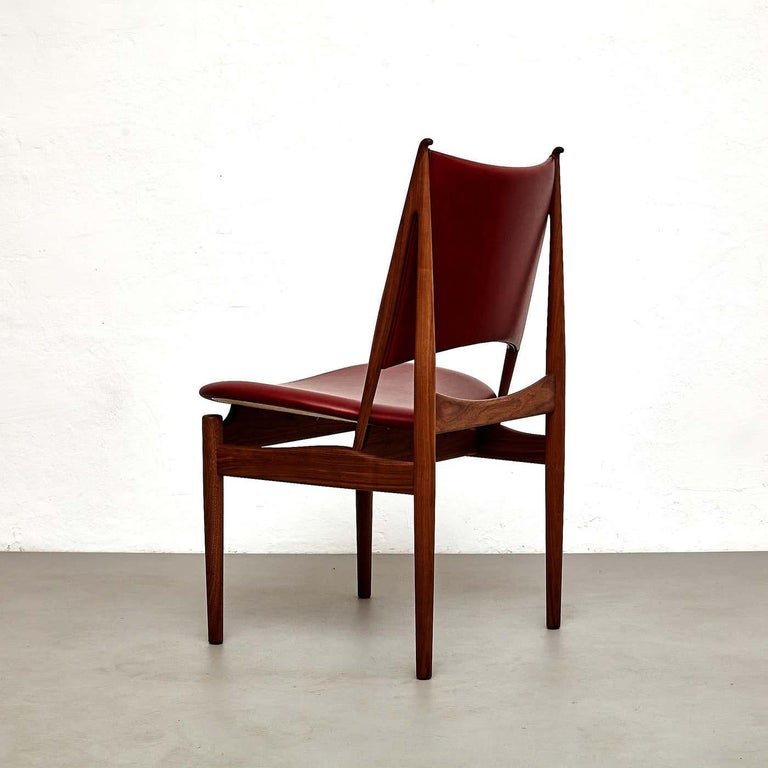 https://a.1stdibscdn.com/set-of-10-finn-juhl-egyptian-chair-in-walnut-wood-and-dark-red-leather-for-sale-picture-17/f_14272/f_469773821760011923755/_MG_2777_master_master.jpg?width=768