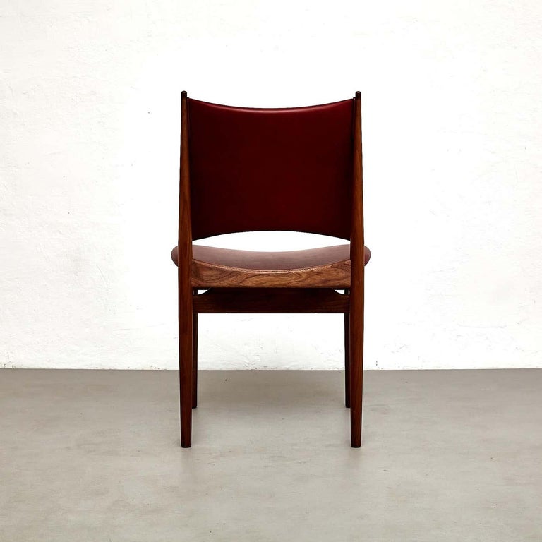 https://a.1stdibscdn.com/set-of-10-finn-juhl-egyptian-chair-in-walnut-wood-and-dark-red-leather-for-sale-picture-16/f_14272/f_469773821760011923399/_MG_2778_master_master.jpg?width=768