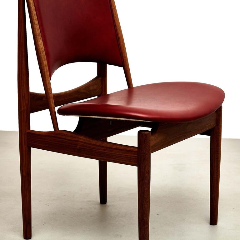 https://a.1stdibscdn.com/set-of-10-finn-juhl-egyptian-chair-in-walnut-wood-and-dark-red-leather-for-sale-picture-12/f_14272/f_469773821760011923767/_MG_2782_master_master.jpg?width=768