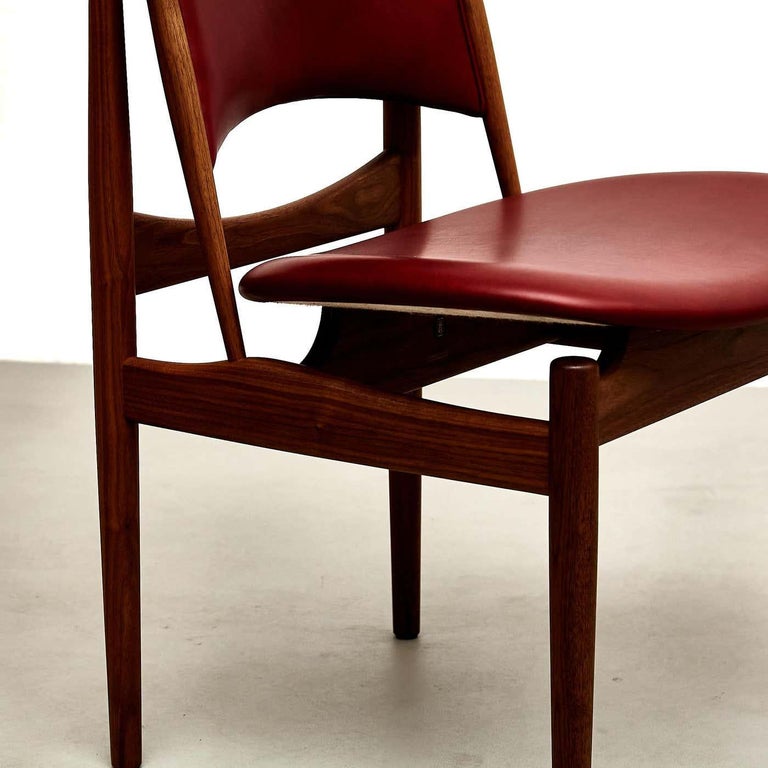 https://a.1stdibscdn.com/set-of-10-finn-juhl-egyptian-chair-in-walnut-wood-and-dark-red-leather-for-sale-picture-11/f_14272/f_469773821760011923769/_MG_2783_master_master.jpg?width=768