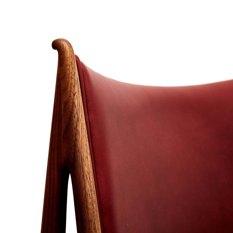 https://a.1stdibscdn.com/set-of-10-finn-juhl-egyptian-chair-in-walnut-wood-and-dark-red-leather-for-sale-picture-9/f_14272/f_469773821760011923251/_MG_2785_master_master.jpg?width=768