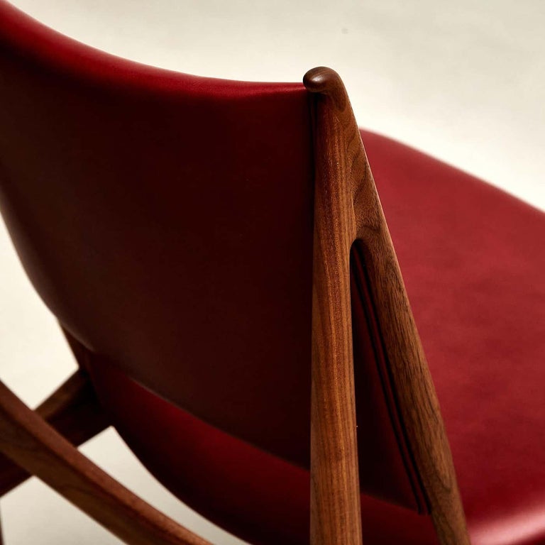 https://a.1stdibscdn.com/set-of-10-finn-juhl-egyptian-chair-in-walnut-wood-and-dark-red-leather-for-sale-picture-6/f_14272/f_469773821760011922924/_MG_2790_master_master.jpg?width=768