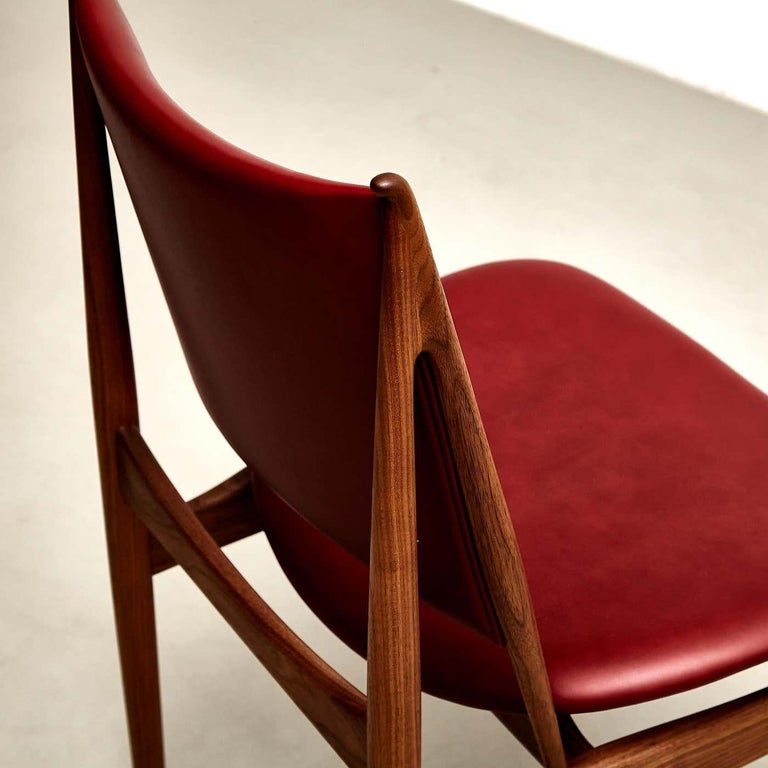 https://a.1stdibscdn.com/set-of-10-finn-juhl-egyptian-chair-in-walnut-wood-and-dark-red-leather-for-sale-picture-5/f_14272/f_469773821760011923175/_MG_2791_master_master.jpg?width=768