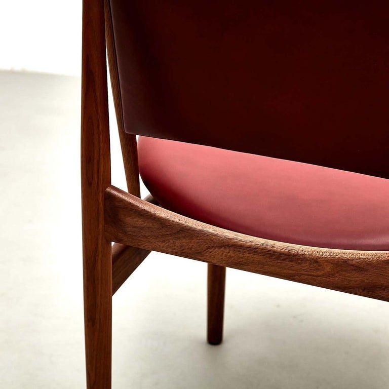 https://a.1stdibscdn.com/set-of-10-finn-juhl-egyptian-chair-in-walnut-wood-and-dark-red-leather-for-sale-picture-4/f_14272/f_469773821760011923175/_MG_2792_master_master.jpg?width=768