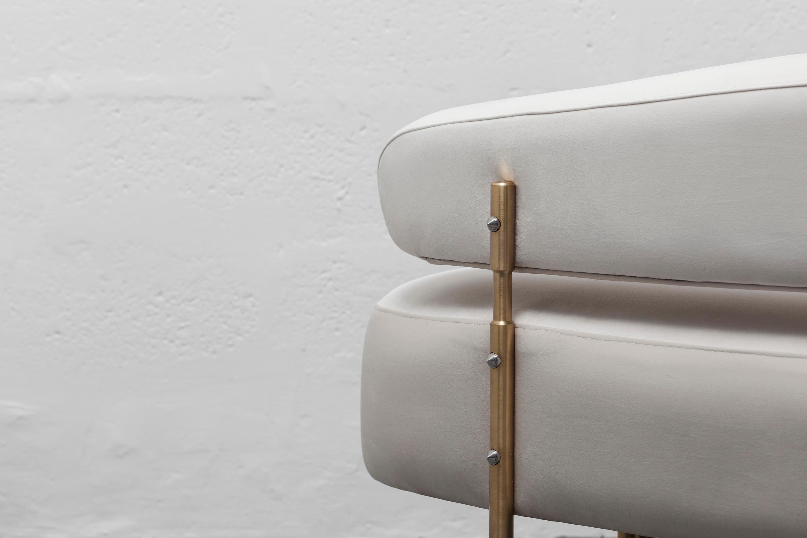 https://a.1stdibscdn.com/asu01-velvet-upholstered-3-seater-sofa-in-ivory-with-bronze-legs-by-andean-for-sale-picture-5/f_87092/f_359131121693276768879/_MG_8316_master.jpg