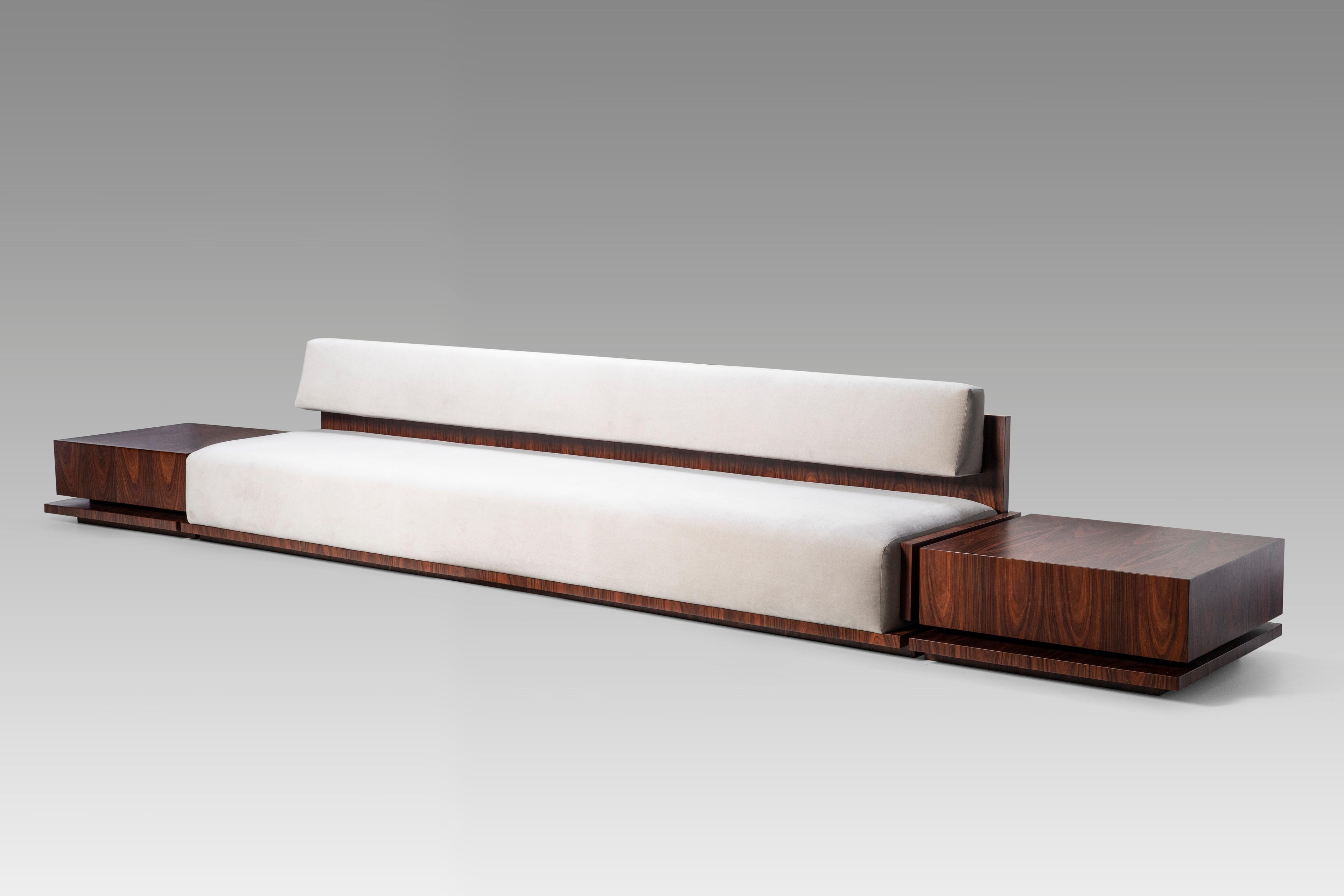 https://a.1stdibscdn.com/square-sofa-by-juliana-lima-vasconcellos-with-side-tables-for-sale-picture-2/f_39861/f_185239321585603108531/_MG_8952_Edit_master.jpg