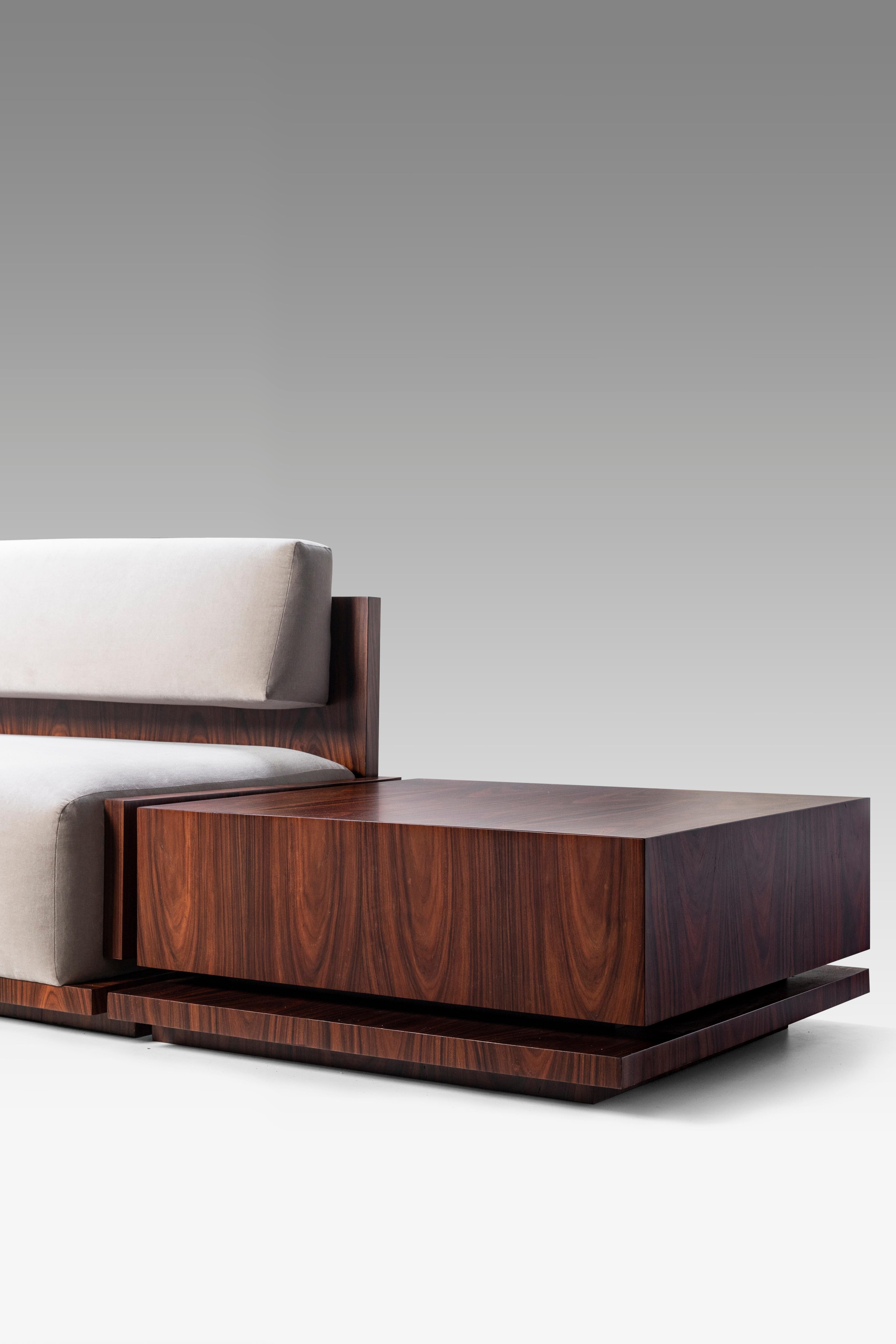https://a.1stdibscdn.com/square-sofa-by-juliana-lima-vasconcellos-with-side-tables-for-sale-picture-3/f_39861/f_185239321585603141074/_MG_8960_Edit_master.jpg