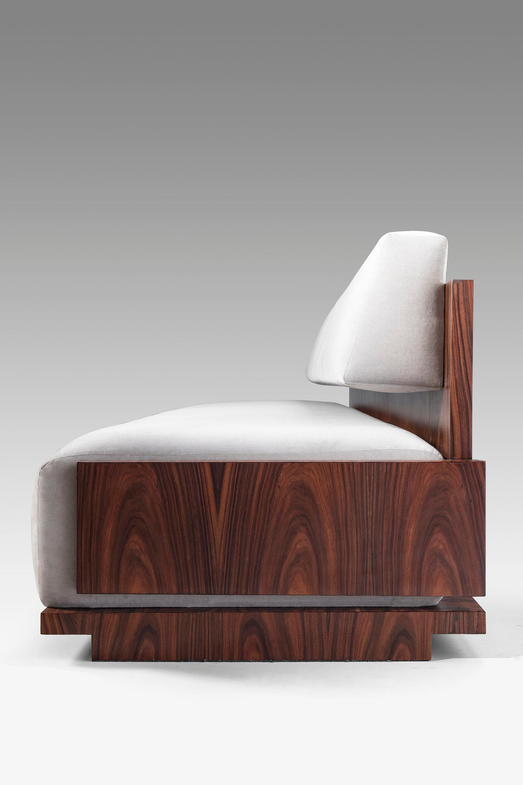 https://a.1stdibscdn.com/square-sofa-by-juliana-lima-vasconcellos-with-side-tables-for-sale-picture-5/f_39861/f_185239321585603187282/_MG_8971_Edit2_master.jpg