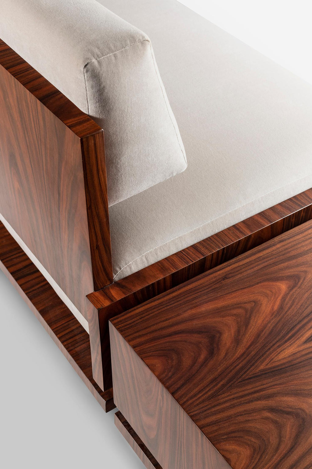 https://a.1stdibscdn.com/square-sofa-by-juliana-lima-vasconcellos-with-side-tables-for-sale-picture-8/f_39861/f_185239321585603247054/_MG_8991_Edit_2_master.jpg