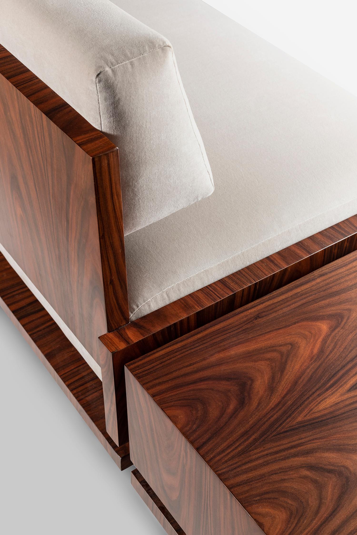 https://a.1stdibscdn.com/square-sofa-by-juliana-lima-vasconcellos-with-side-tables-for-sale-picture-8/f_39861/f_185239321585603247054/_MG_8991_Edit_2_master.jpg