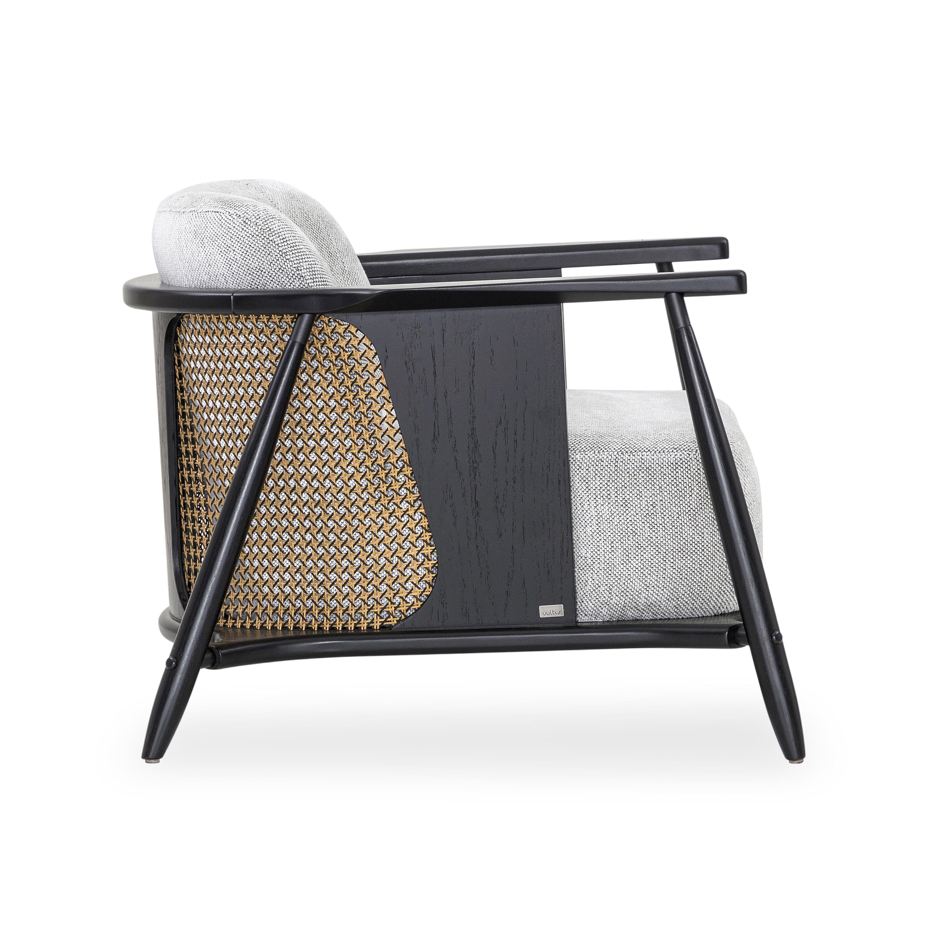 https://a.1stdibscdn.com/laguna-occasional-chair-in-grating-upholstered-and-black-wood-frame-for-sale-picture-2/f_52822/f_301891121661804055870/MH_9832_POLTRONA_LAGUNA_MESCLADO_077TC119_02_master.jpg